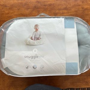 Snuggle Me Lounger- practically new